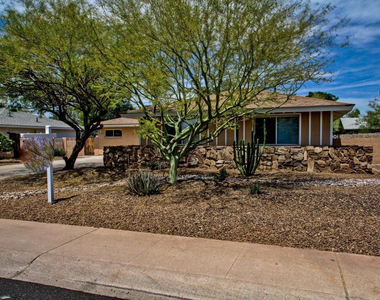 1030 E Manhatton Drive - Photo Thumbnail 2