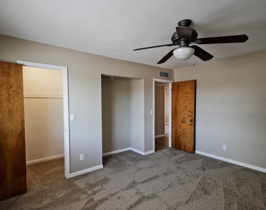 1030 E Manhatton Drive - Photo Thumbnail 11