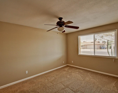1030 E Manhatton Drive - Photo Thumbnail 10