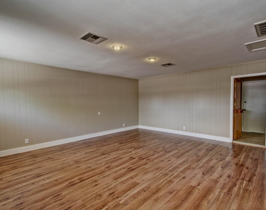 1030 E Manhatton Drive - Photo Thumbnail 30