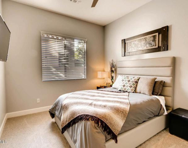 7863 E Nestling Way - Photo Thumbnail 12