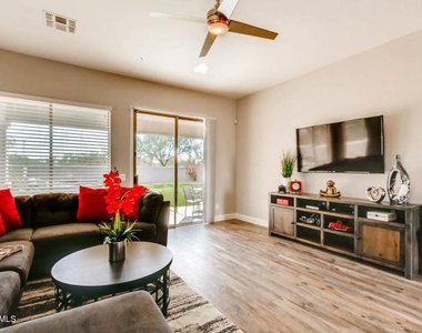 7863 E Nestling Way - Photo Thumbnail 7
