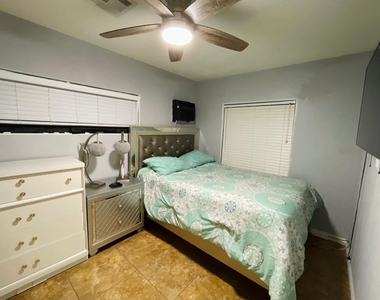 3720 W Mauna Loa Lane - Photo Thumbnail 7