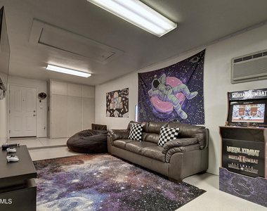 1027 W 19th Street - Photo Thumbnail 46
