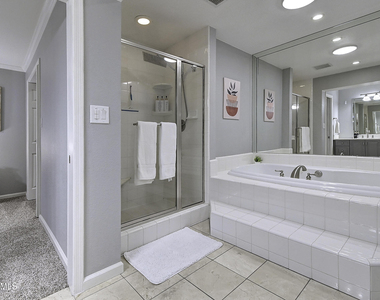1027 W 19th Street - Photo Thumbnail 59