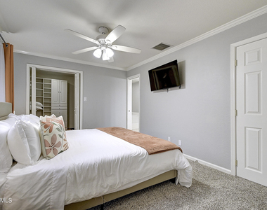 1027 W 19th Street - Photo Thumbnail 56