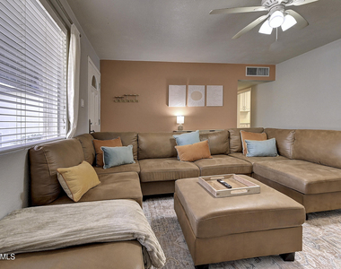 1027 W 19th Street - Photo Thumbnail 9