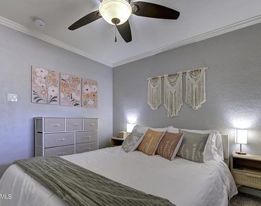 1027 W 19th Street - Photo Thumbnail 38
