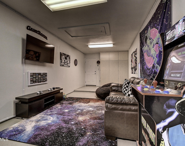 1027 W 19th Street - Photo Thumbnail 45