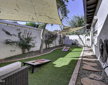 1027 W 19th Street - Photo Thumbnail 2