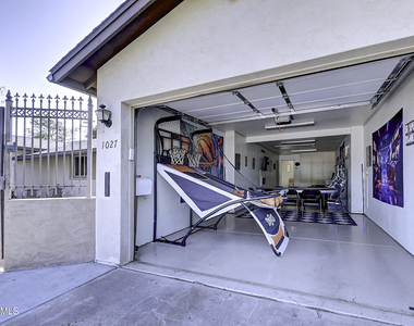 1027 W 19th Street - Photo Thumbnail 3