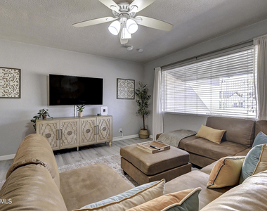 1027 W 19th Street - Photo Thumbnail 6