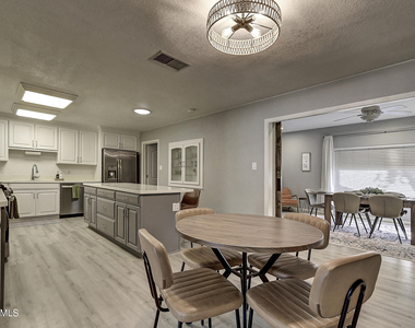 1027 W 19th Street - Photo Thumbnail 20
