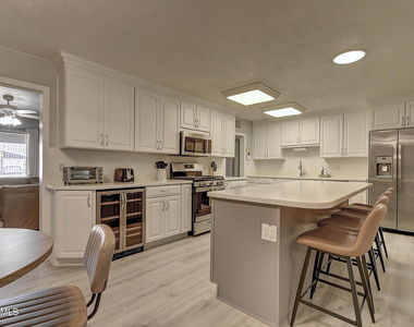 1027 W 19th Street - Photo Thumbnail 19