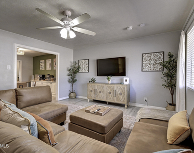1027 W 19th Street - Photo Thumbnail 7