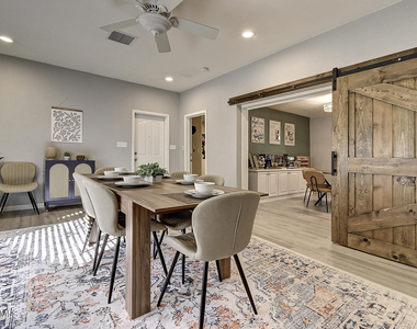1027 W 19th Street - Photo Thumbnail 15