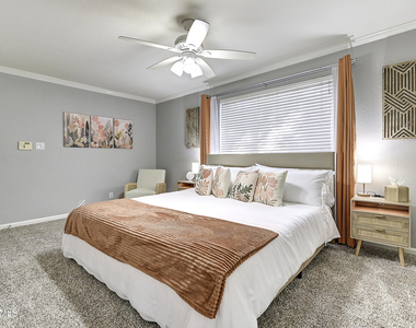 1027 W 19th Street - Photo Thumbnail 55