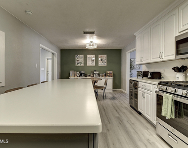1027 W 19th Street - Photo Thumbnail 25