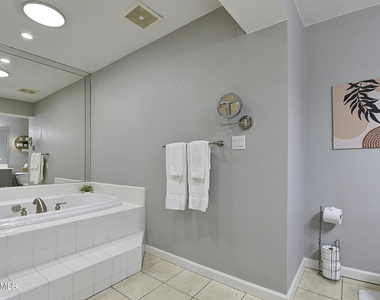 1027 W 19th Street - Photo Thumbnail 60