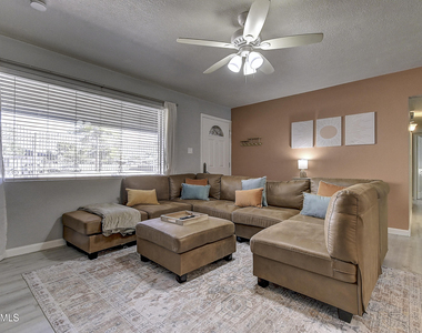 1027 W 19th Street - Photo Thumbnail 8
