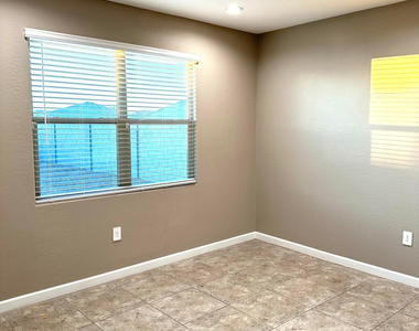 3910 N 301st Lane - Photo Thumbnail 15