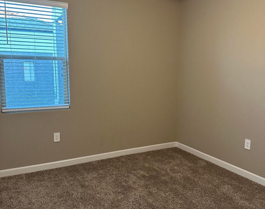 3910 N 301st Lane - Photo Thumbnail 11