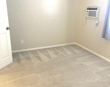 1811 N 44th Street - Photo Thumbnail 17