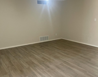 1811 N 44th Street - Photo Thumbnail 7