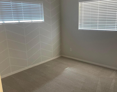 1811 N 44th Street - Photo Thumbnail 12