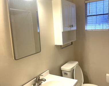 1811 N 44th Street - Photo Thumbnail 14