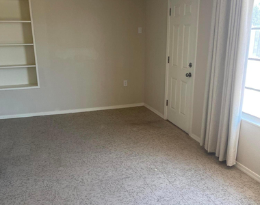 1811 N 44th Street - Photo Thumbnail 18