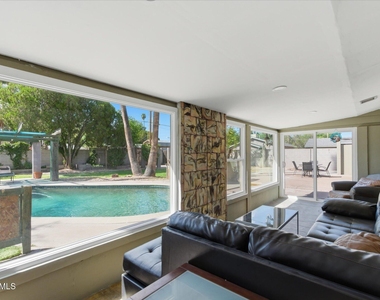 4613 E Vernon Avenue - Photo Thumbnail 10