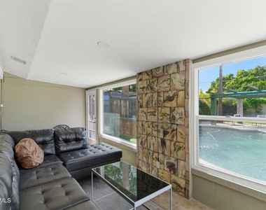 4613 E Vernon Avenue - Photo Thumbnail 9