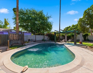 4613 E Vernon Avenue - Photo Thumbnail 20