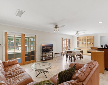 4613 E Vernon Avenue - Photo Thumbnail 3