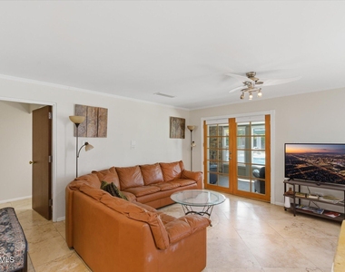 4613 E Vernon Avenue - Photo Thumbnail 2