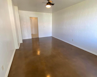 1530 W Mulberry Drive - Photo Thumbnail 3