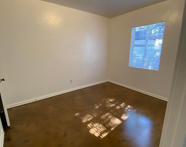 1530 W Mulberry Drive - Photo Thumbnail 11