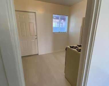 1530 W Mulberry Drive - Photo Thumbnail 5