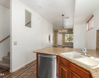 9551 E Redfield Road - Photo Thumbnail 12