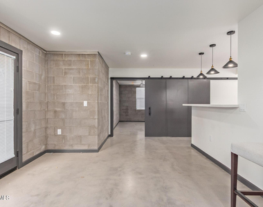 129 N 11th Avenue - Photo Thumbnail 3