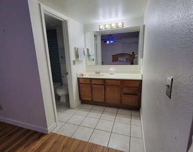 10610 S 48th Street - Photo Thumbnail 13