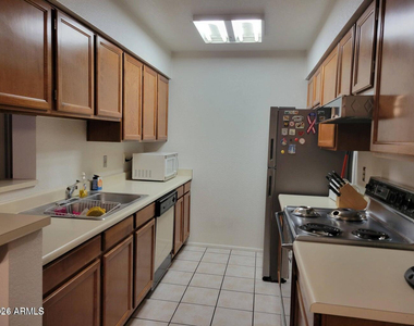 10610 S 48th Street - Photo Thumbnail 10