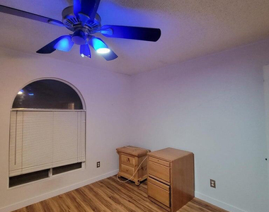 10610 S 48th Street - Photo Thumbnail 16