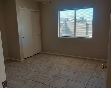 11922 N Olive Street - Photo Thumbnail 8
