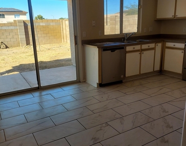 11922 N Olive Street - Photo Thumbnail 4