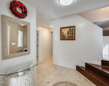 2022 E Wahalla Lane - Photo Thumbnail 3