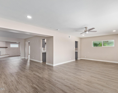 2136 W Village Drive - Photo Thumbnail 7