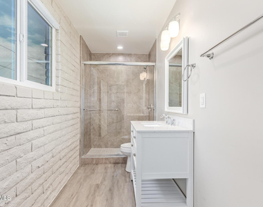 2136 W Village Drive - Photo Thumbnail 27