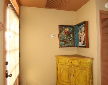 6218 N 30th Place - Photo Thumbnail 2